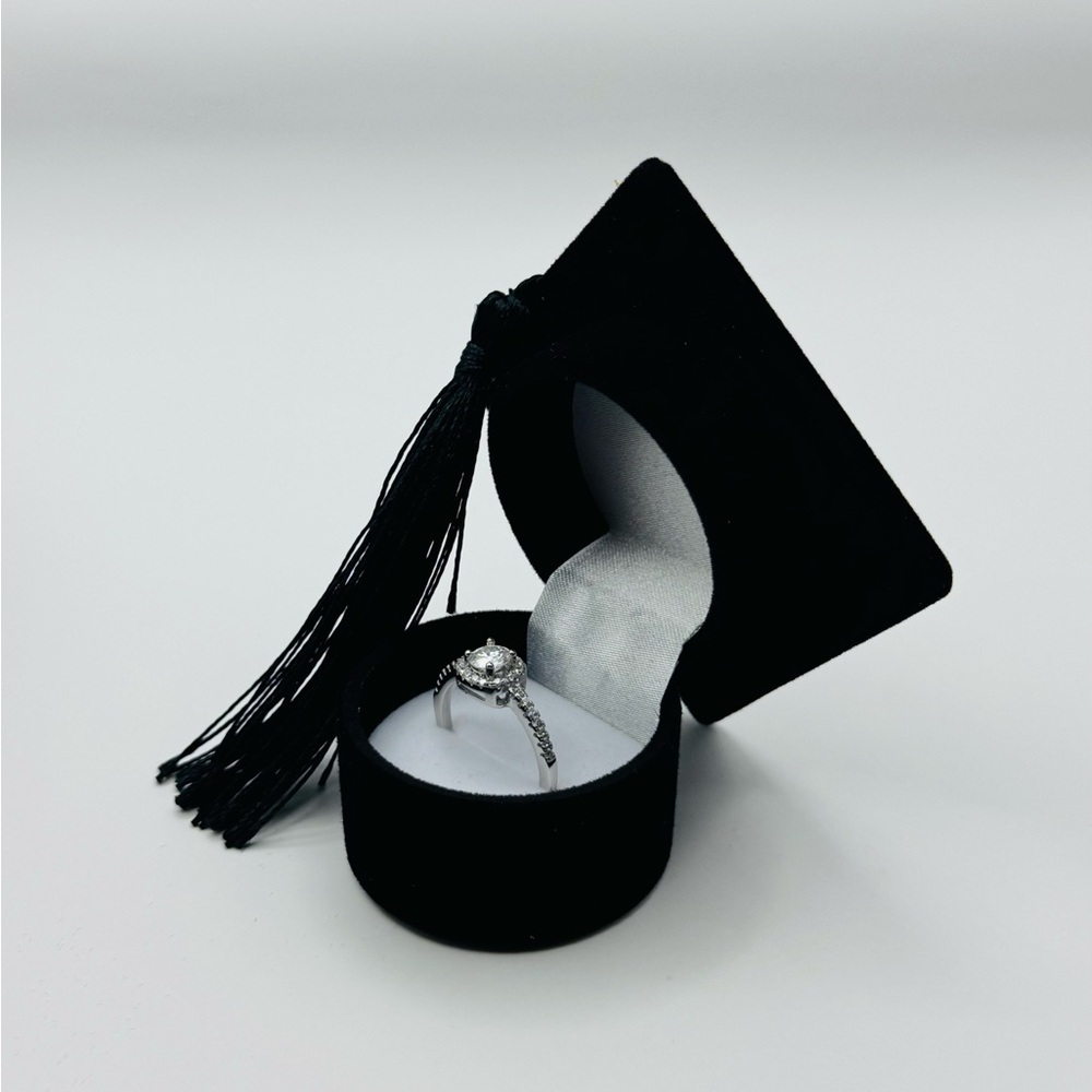 Elegant mossainite ring with graduation box